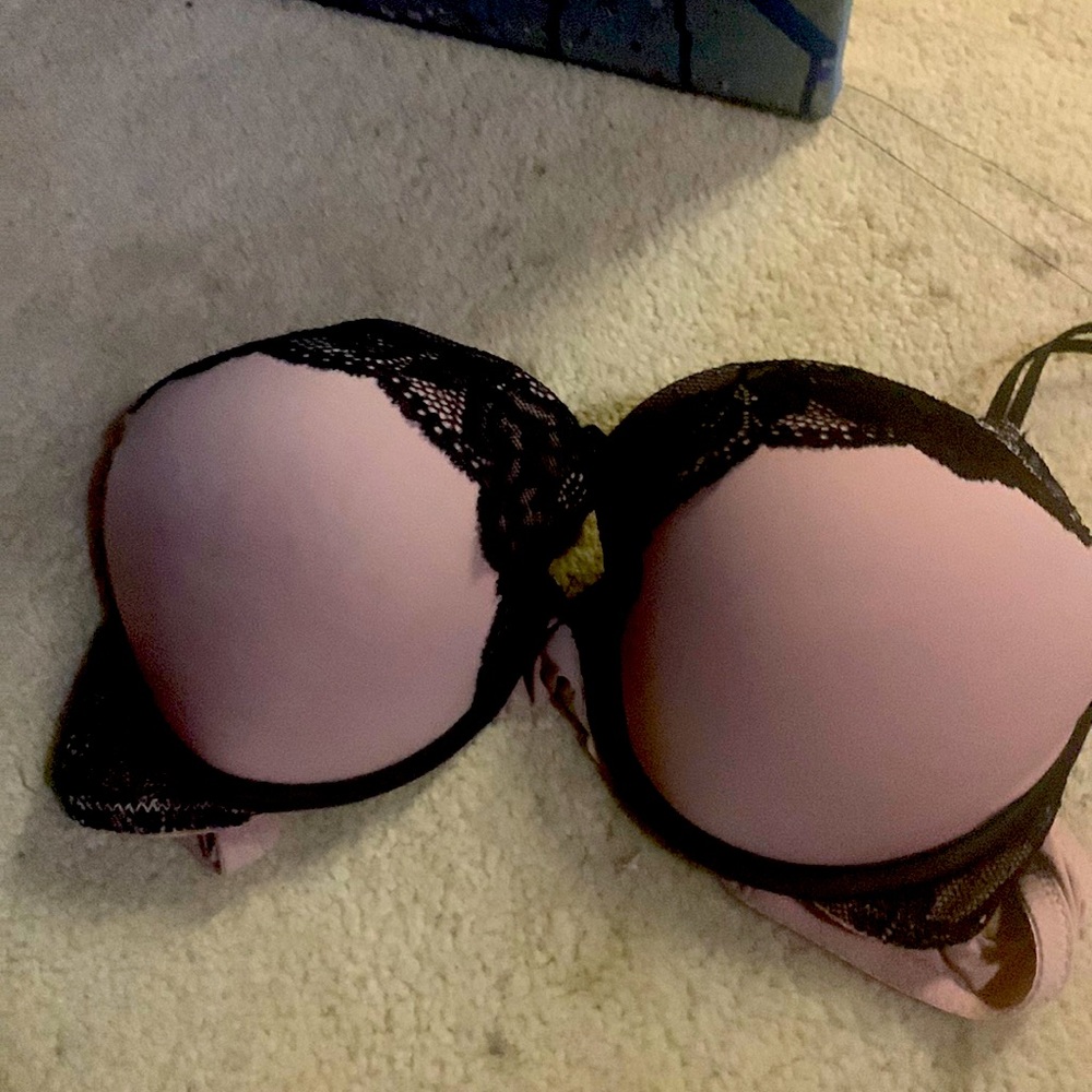 Victoria secret 34 D bra